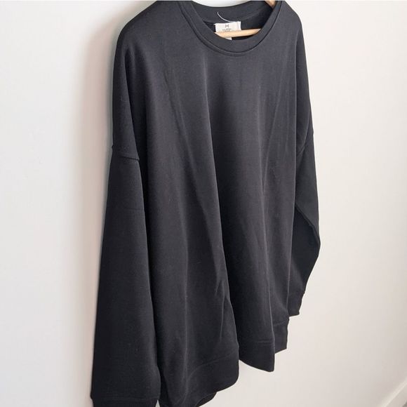 Halston Studio Black Long Sleeve Sweatshirt - Picture 3 of 3
